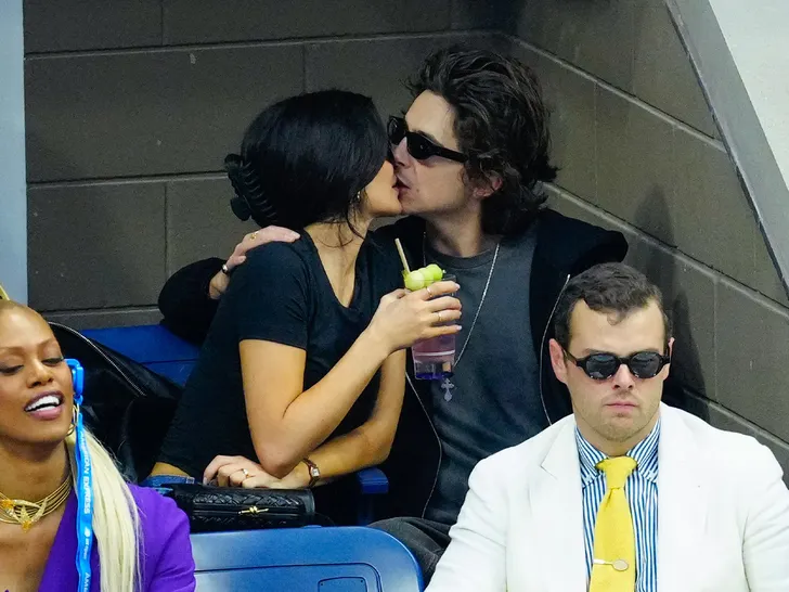 Kylie Jenner and Timothée Chalamets-Sizzling-Romance-From-Secret-Dates-to-Courtside-PDA-infopulselive-1.jpg