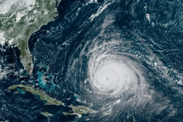 Preparing-for-Hurricane-Lee-Coastal-Communities-Brace-for-Impact-infopulselive.jpg