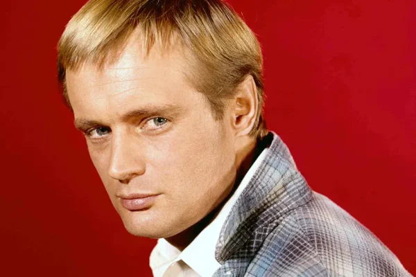 Remembering-David-McCallum-A-Legendary-Career-in-Film-and-Television-infopulselive.jpg
