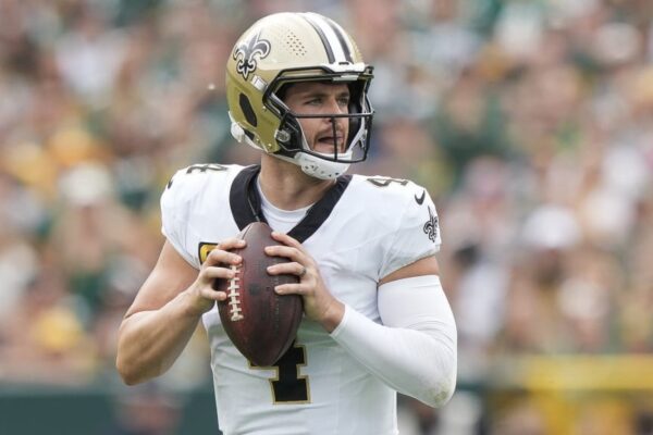 Saints-Suffer-First-Loss-as-Derek-Carr-Exits-Game-with-Shoulder-Injury-Whats-Next-for-New-Orleans-infopulselive-1