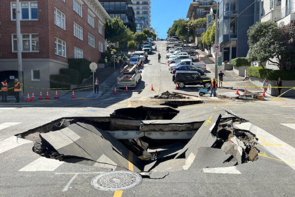 San-Francisco-Water-Main-Break-Causes-Chaos-Sinkhole-Emerges-Businesses-Affected-infopulselive-1
